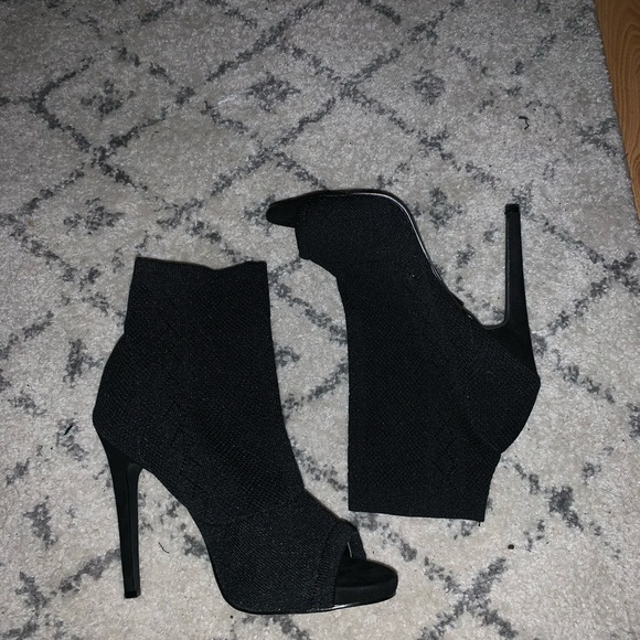 Black heeled booties - Picture 1 of 2